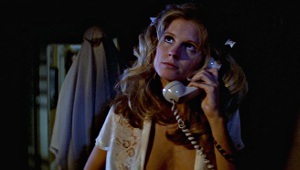 Nick Castle alle spalle di P.J. Soles in Halloween - La notte delle streghe