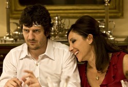 Fabio De Luigi e Carla Signoris in Happy Family