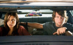 Sophia Bush e Zachary Knighton in The Hitcher