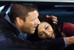 Sean Bean e Sophia Bush in The Hitcher