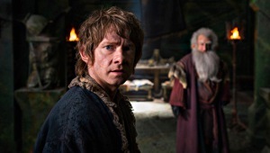 Martin Freeman con Ken Stott sullo sfondo in una scena di Lo Hobbit - La battaglia delle cinque armate