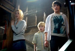 Haley Bennett, Nathan Gamble e Chris Massoglia in The Hole