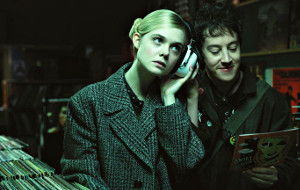 Elle Fanning e Alex Sharp in How to Talk to Girls at Parties