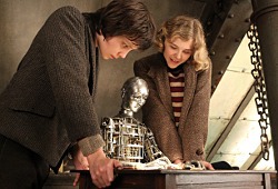 Asa Butterfield e Chloë Moretz in Hugo Cabret