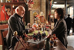 Ben Kingsley e Asa Butterfield in Hugo Cabret