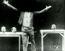 Una scena di "Un homme de têtes" di Georges Méliès