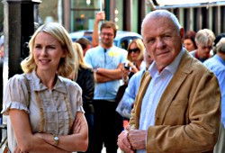 Naomi Watts e Anthony Hopkins in Incontrerai l'uomo dei tuoi sogni