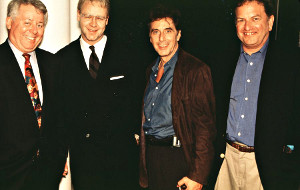 Russell Crowe e Al Pacino insieme ai personaggi reali che interpretano in Insider - Dietro la verità