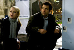 Naomi Watts e Clive Owen in The International