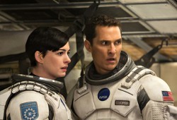 Anne Hathaway e Matthew McConaughey in Interstellar