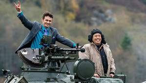 James Franco e Randall Park in una scena di The Interview