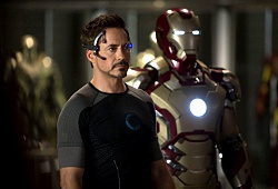 Robert Downey Jr in una scena di Iron Man 3