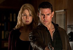 Rosamund Pike e Tom Cruise in Jack Reacher