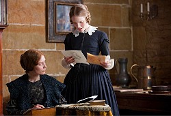 Mia Wasikowska e Tamzin Merchant in Jane Eyre