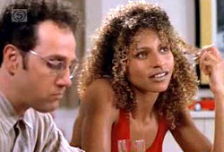 John Kassir e Michelle Hurd in Justice League of America