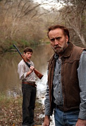 Nicolas Cage con Tye Sheridan alle spalle in Joe