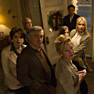 Isabella Rossellini,  Robert De Niro, Virginia Madsen, Édgar Ramírez, Jennifer Lawrence e Gia Gadsby in una scena di Joy
