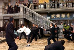 Stephen Chow in una scena di Kung Fusion