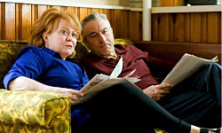 Jacki Weaver e Robert De Niro in Il lato positivo