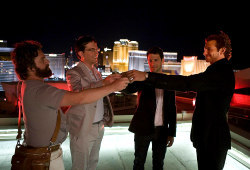 Zach Galifianakis, Ed Helms, Justin Bartha e Bradley Cooper in Una notte da leoni