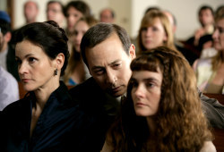 Ally Sheedy, Paul Reubens e Shirley Henderson in Perdona e Dimentica