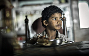 Sunny Pawar in Lion - La strada verso casa