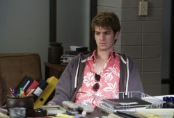 Andrew Garfield in Leoni per agnelli