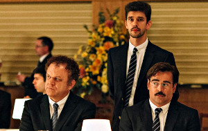 John C. Reilly e Colin Farrell con Ben Whishaw in una scena di The Lobster