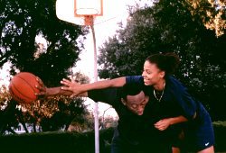 Omar Epps e Sanaa Lathan in Love & Basketball