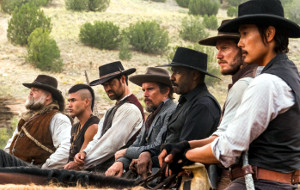 Vincent D'Onofrio, Martin Sensmeier, Manuel Garcia-Rulfo, Ethan Hawke, Denzel Washington, Chris Pratt e Byung-hun Lee in I magnifici sette