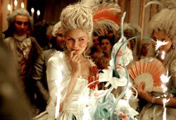 Kirsten Dunst in una scena di Marie Antoinette