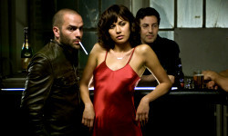 Olga Kurylenko in una scena di Max Payne