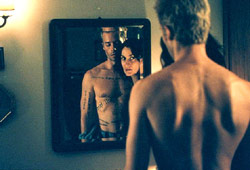 Guy Pearce e Carrie-Anne Moss