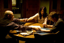 Elias Koteas, Amanda Crew e Kyle Gallner in Il messaggero