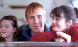 Finn Atkins, Rhys Ifans e Shirley Henderson in C'era una volta in Inghilterra