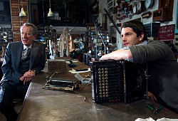 Geoffrey Rush e Jim Sturgess in La migliore offerta