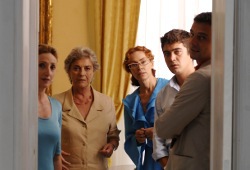 Lunetta Savino, Ilaria Occhini, Elena Sofia Ricci, Riccardo Scamarcio e Alessandro Preziosi in Mine vaganti