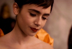 Lily Collins in Biancaneve
