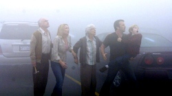 Jeffrey DeMunn, Laurie Holden, Frances Sternhagen, Thomas Jane e Nathan Gamble in The Mist