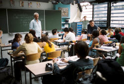 Laurent Cantet e François Bégaudeau spiegano una scena di La classe ai ragazzi