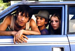 Joseph Gordon-Levitt, Jeffrey Licon e Michelle Trachtenberg in Mysterious Skin