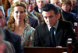 Laura Linney e Sean Penn in Mystic River