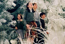 Georgie Henley, Anna Popplewell, William Mosley e Skandar Keynes in Le cronache di Narnia: Il leone, la strega e l'armadio