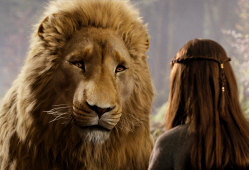 Aslan e George Henley in una scena di Le Cronache di Narnia: Il Principe Caspian