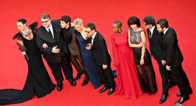 Rossy De Palma, Guillermo Del Toro, Xavier Dolan, Sienna Miller, Ethan Coen, Rokia Traoré, Sophie Marceua, Joel Coen e Jake Gyllenhaal sul tappeto rosso di Cannes 2015