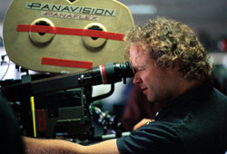 Il regista Niels Mueller sul set di The Assassination