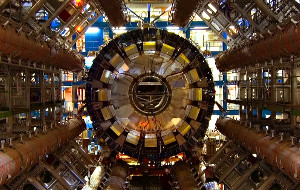 Un'immagine del rivelatore CMS in una scena di La particella di Dio