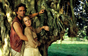 Michael Douglas e Kathleen Turner in una fotografia pubblicitaria per All'inseguimento della pietra verde