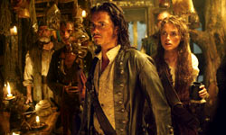 Orlando Bloom e Keira Knightley in Pirati dei Caraibi - La maledizione del forziere fantasma