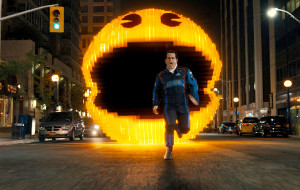 Josh Gad inseguito da Pac-Man in Pixels